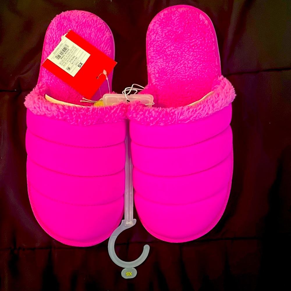 Wonder shop slippers xs